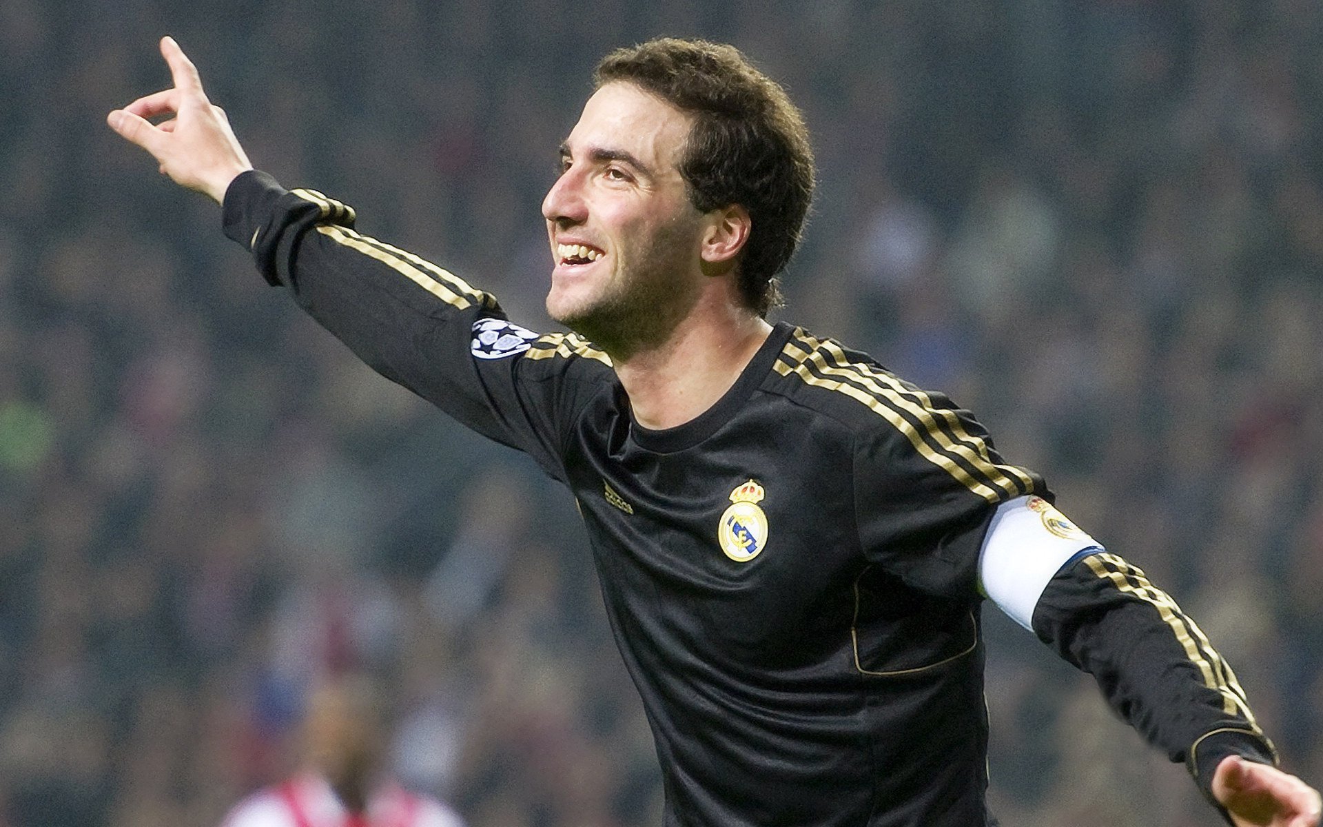 职业联赛组织教练员国外观摩计划拓展执教视野，国际教练员