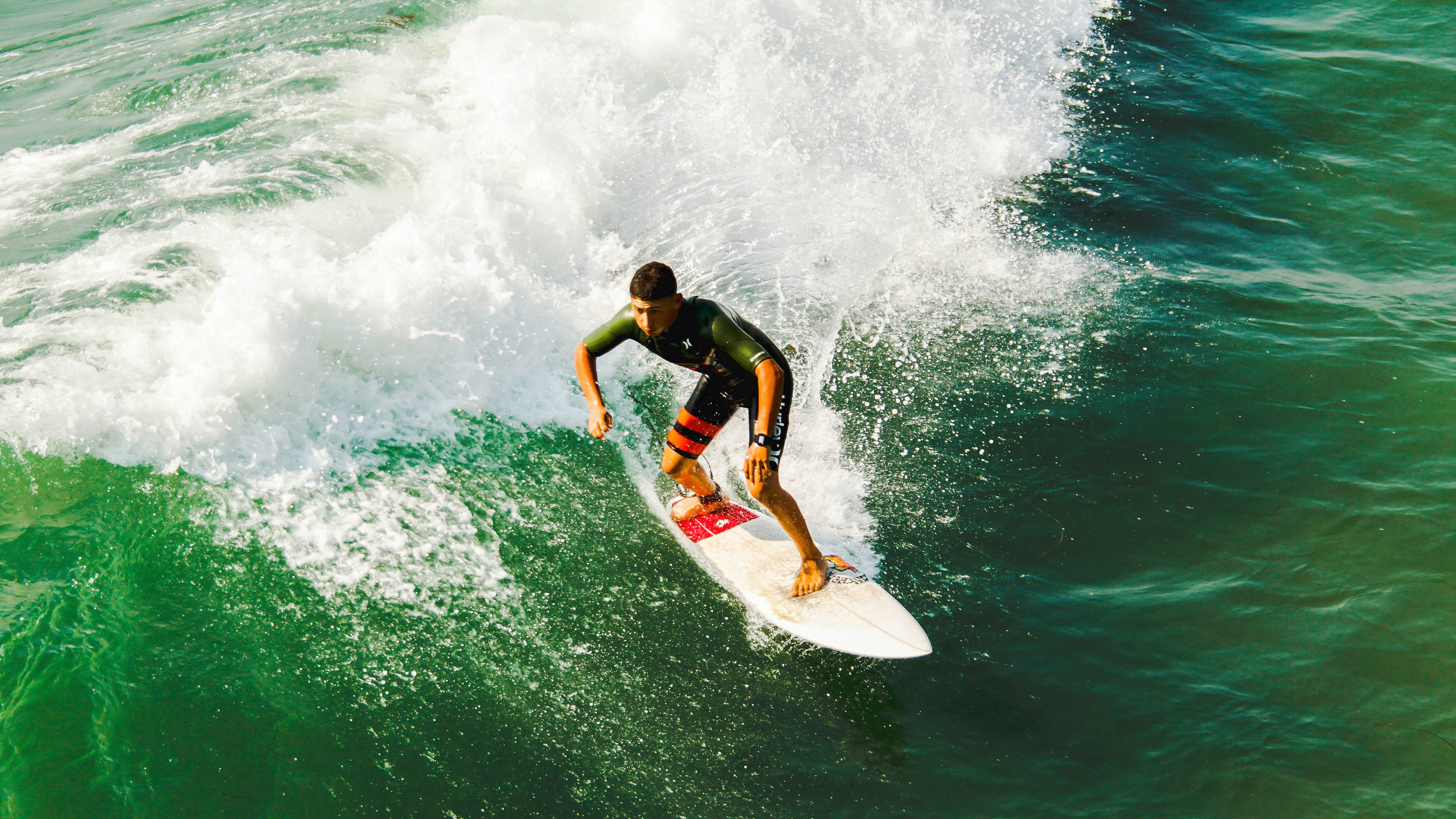 开云电竞-裁判使用新型技术装备提升判罚准确率引发行业关注，裁判的技能素质基础